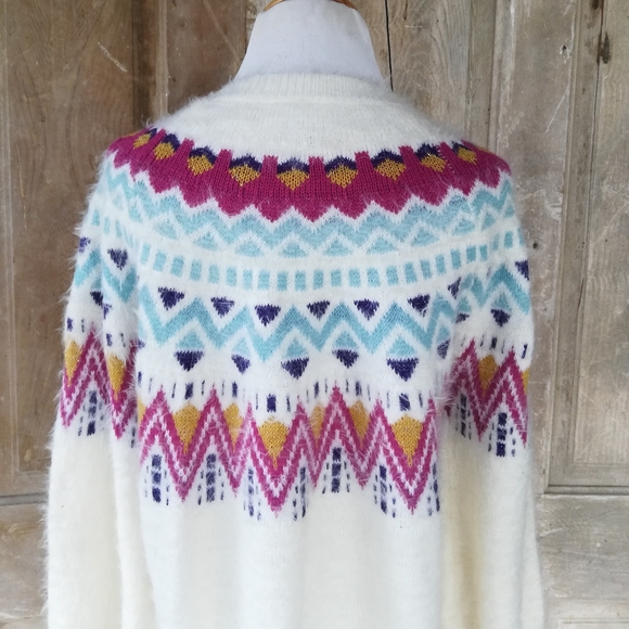 Cozy White Scandinavian Sweater - Picture 7 of 8